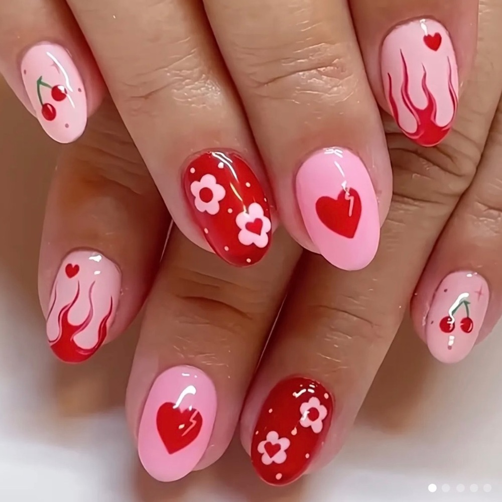 Valentine's Day Press- On Nails / Nail Art / Trending! (Nail Glue Included!)